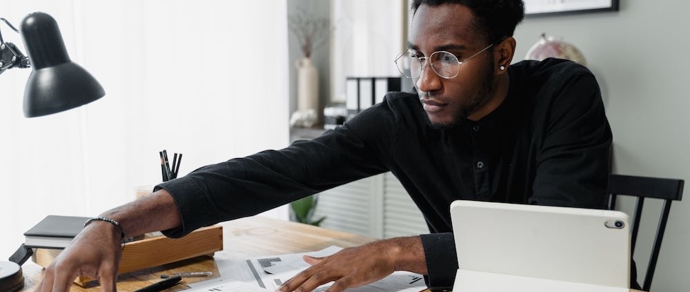 difference between payroll and bookkeeping